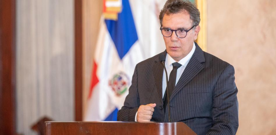 Abinader juramenta comisión de la Gesta de Abril presidida por Jottin Cury