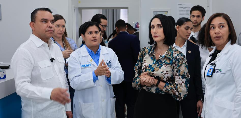 Raquel Arbaje y director del SNS realizan visita al INCART