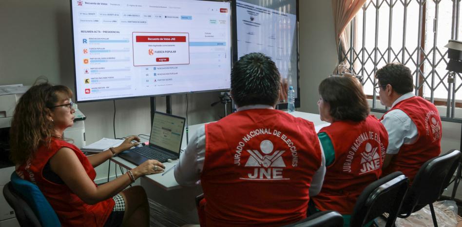 Rechazan elecciones complementarias en Perú y ratifican fecha de segunda vuelta