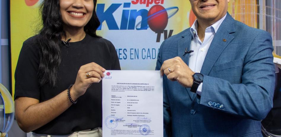 LEIDSA entrega certificado a joven que se ganó 25 millones