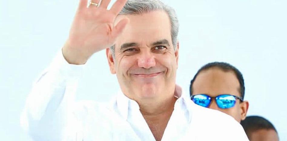 Abinader con mano de seda ante agitadores del ánimo público