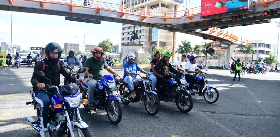 Mario Díaz propone frenar importación de motocicletas