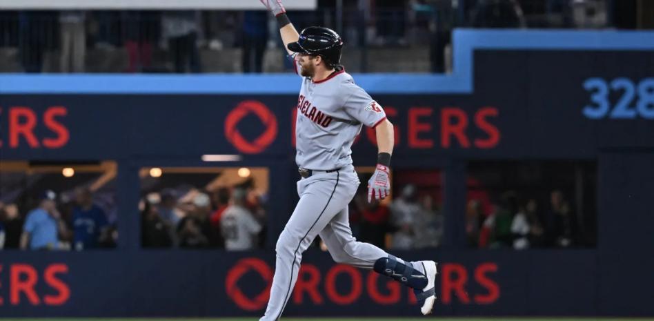 Martínez conecta dos jonrones y los Guardianes castigan a Scherzer