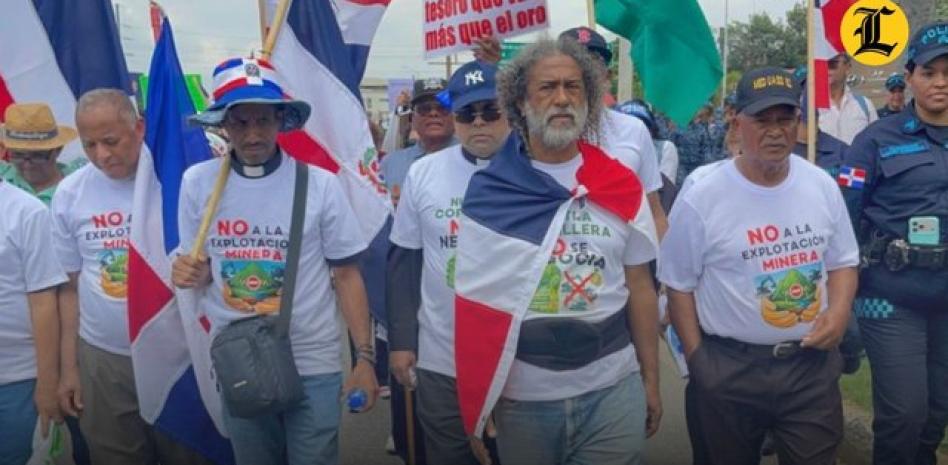 VIDEO: Campesinos marchan en Santiago contra exploración minera en cordillera septentrional