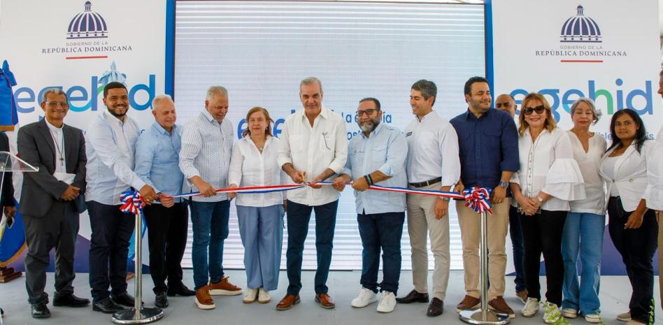 Abinader inaugura carretera Tavera-Jarabacoa construida por Egehid