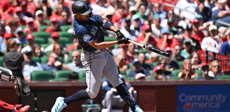 Marineros pegan ocho jonrones y dominan a los Cardenales