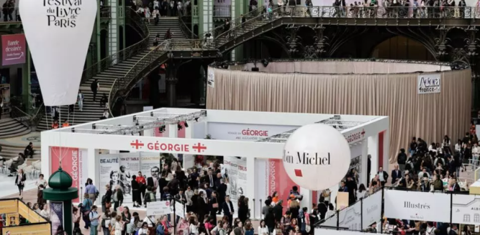 121,000 personas visitaron el Festival del Libro de París en Francia