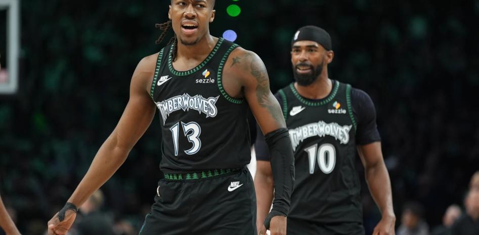 Dosunmu anota 43 y Minnesota supera Nuggets 112-96 para ponerse 3-1