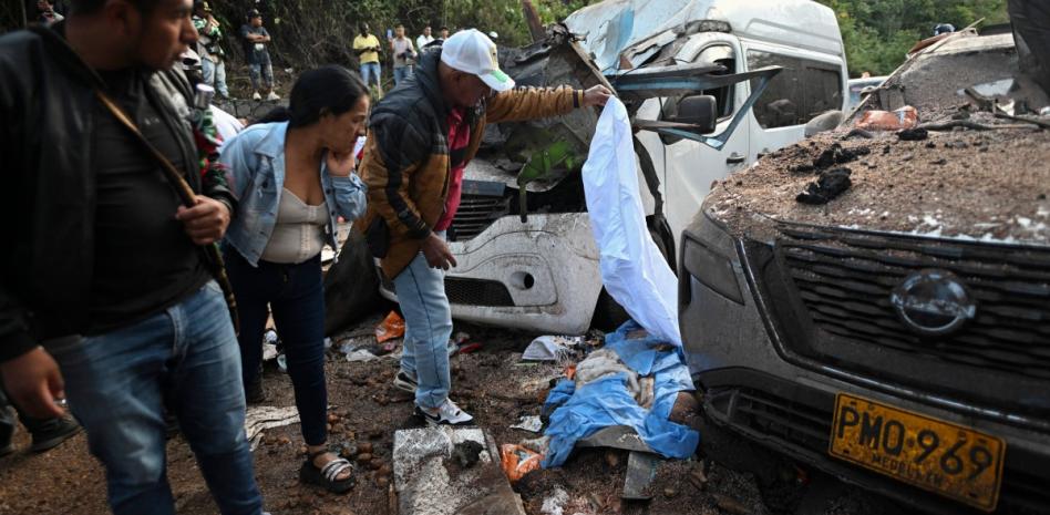Aumenta a 19 el número de muertes en atentado con bomba en una carretera de Colombia