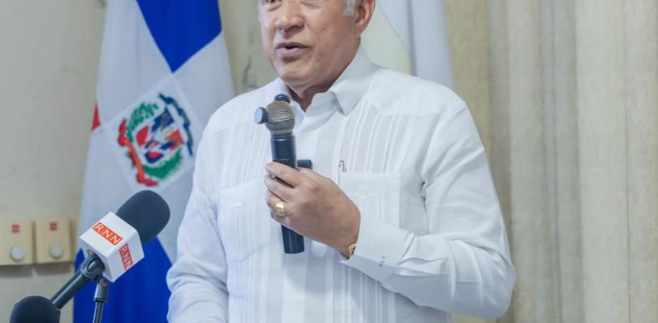 Abinader ordena ampliar a cuatro carriles la autopista Ramón Cáceres