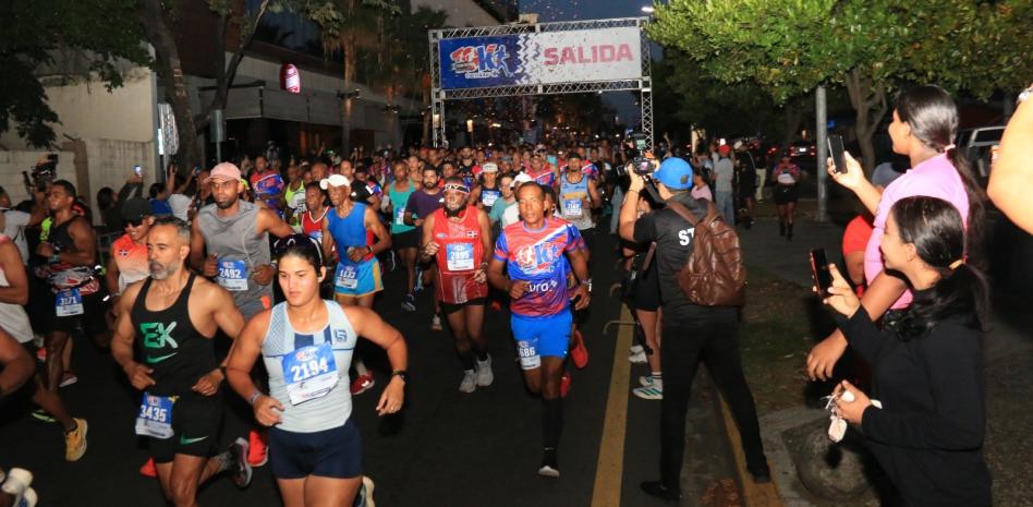 Alejandro y Soranyi Rodríguez ganan la duodécima carrera Carrefour 10K