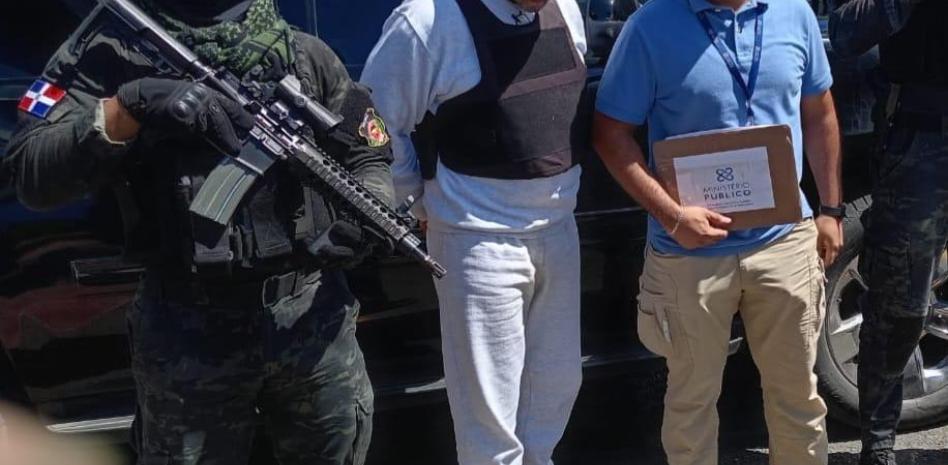 Hans Lluveres: La historia del exoficial que se escapó de la justicia y se habría suicidado en cárcel