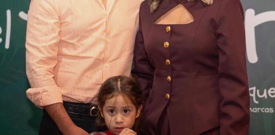 Consultora y estratega de comunicación publica obra literaria