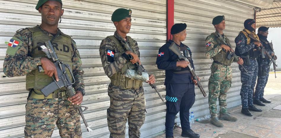 Amplio despliegue de policías y militares en Navarrete por paro de 24 horas