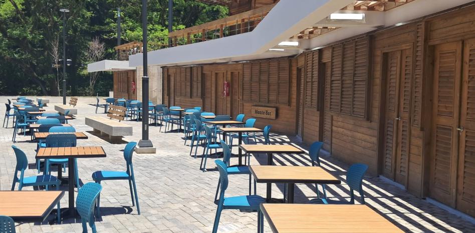 Entregan obras de renovación de playa Sosúa y su nueva plaza de vendedores