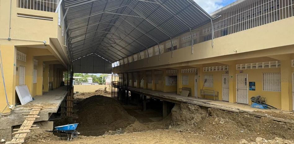 ADP advierte 800 estudiantes quedarían sin docencia por paralización de escuela en Santiago Oeste