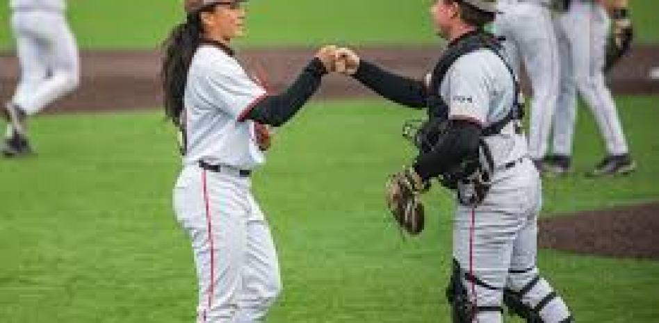 Dominicana Olivia Pichardo es lanzadora en la liga de hombres