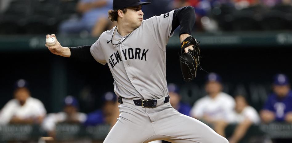 Schlittler supera a deGrom en un duelo épico con 6 entradas en blanco, Yankees ganan 3-2 a Texas