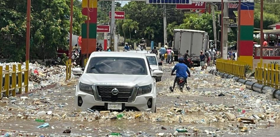 Comunidades quedan incomunicadas por crecida del río Yaque del Norte en Castañuelas