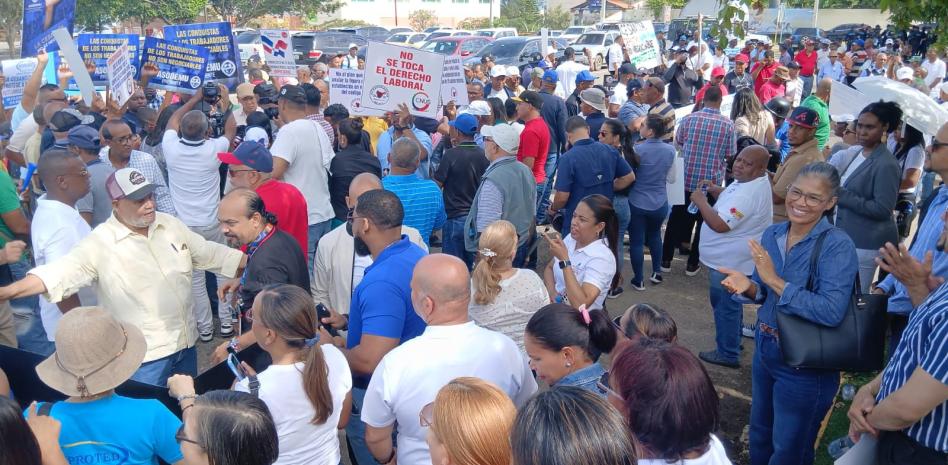 Ante discusión de reforma laboral, sindicatos de Santiago se movilizan en defensa de la cesantía