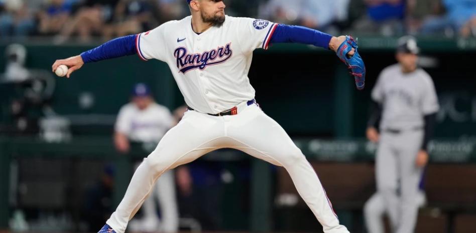 Eovaldi lanza 7 entradas en blanqueada 3-0 de Rangers sobre Yankees y evitan barrida