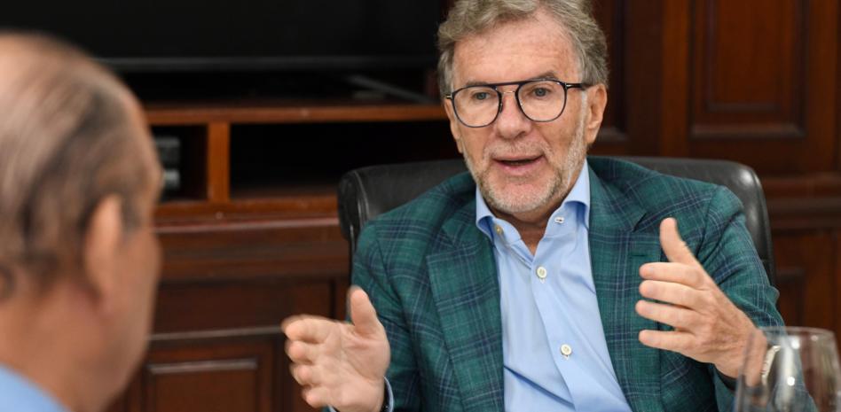 “Somos otros”, el libro que aborda cómo cambió el mundo tras la pandemia