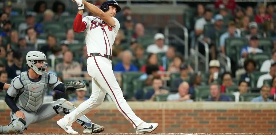 Matt Olson jonronea en el noveno y guía Bravos a vencer Tigres 4-3