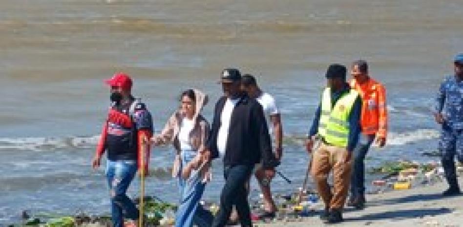 VIDEO: Continua búsqueda del niño de 2 años; cuya madre se lanzó al río Yaque del Norte con él