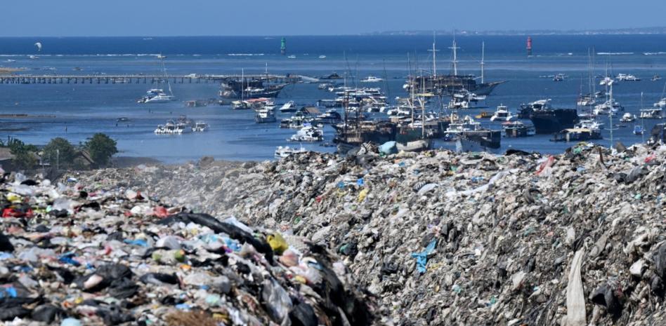 Bali: la paradisíaca isla indonesia se ahoga en basura