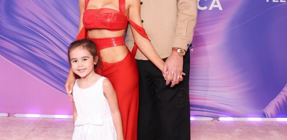 Raphy Pina le responde a quienes critican que lleve a su hija de 4 años a premiaciones