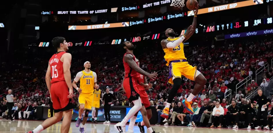 LeBron James guía a los Lakers a eliminar a Houston y avanzar a segunda ronda contra Oklahoma