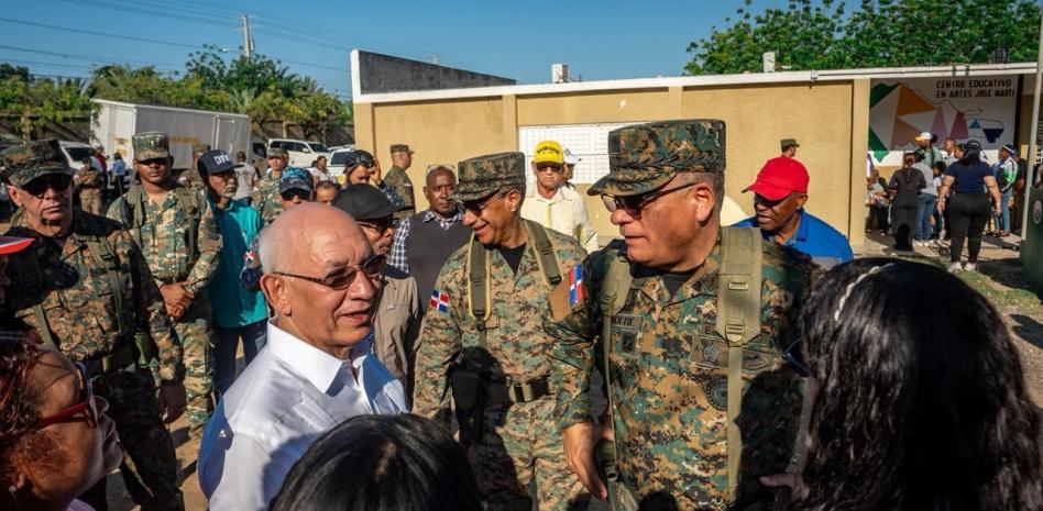 Ministerio de Defensa realiza operativo médico en Montecristi y anuncia nueva escuela vocacional