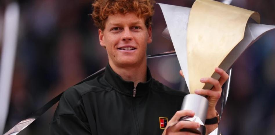 Sinner gana su quinto Masters consecutivo al aplastar a Zverev en la final de Madrid