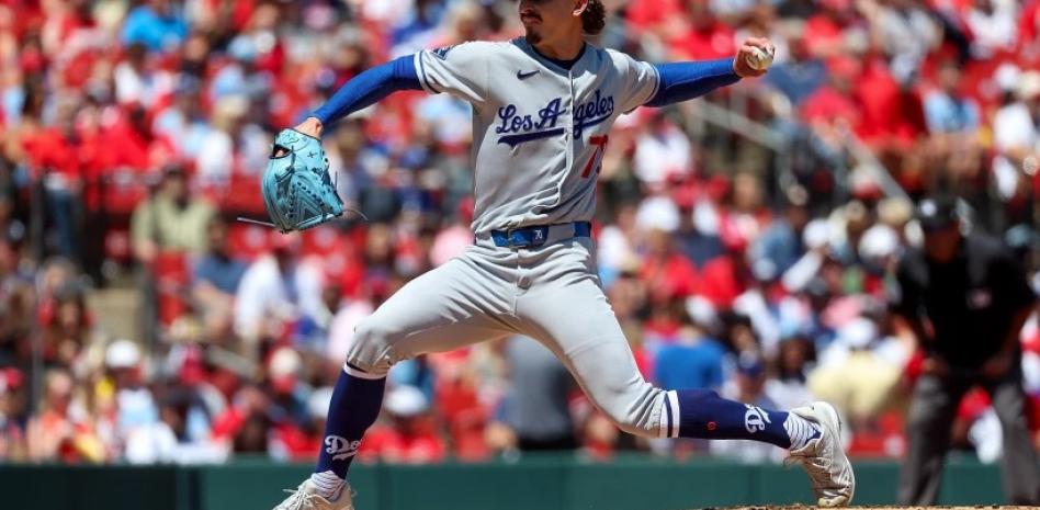 Justin Wrobleski lanza 6 entradas sin carreras y ayuda a Dodgers a vencer 4-1 a Cardenales