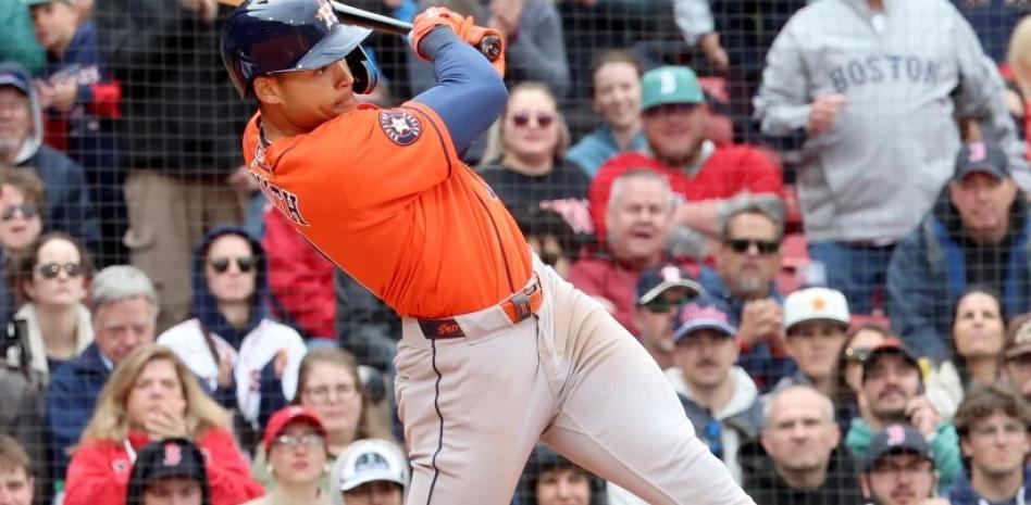 Smith conecta sencillo de 2 carreras en la 10ma y Astros vencen 3-1 a Medias Rojas