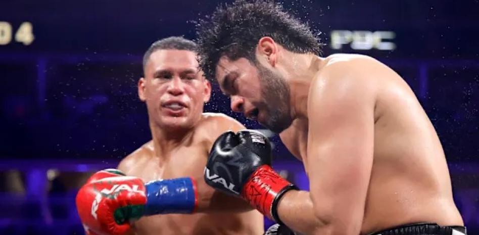 David Benavidez noquea a Ramírez y conquista los cetros crucero
