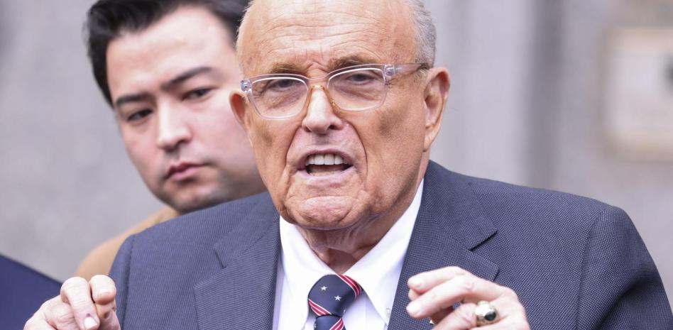Exalcalde de Nueva York Rudy Giuliani está hospitalizado en condición crítica pero estable