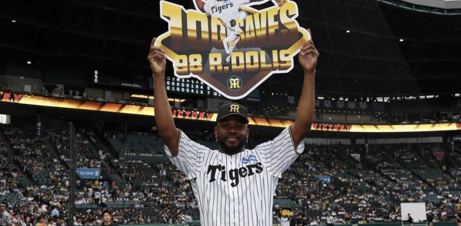 Rafael Dolis, un relevista dominicano que alcanzó los 100 salvados en Japón