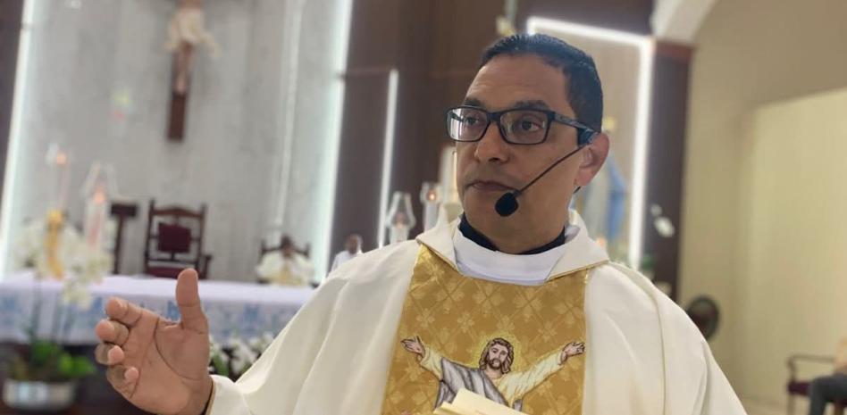Sacerdote clama por acciones para evitar muertes en accidentes de tránsito en Maimón, Puerto Plata