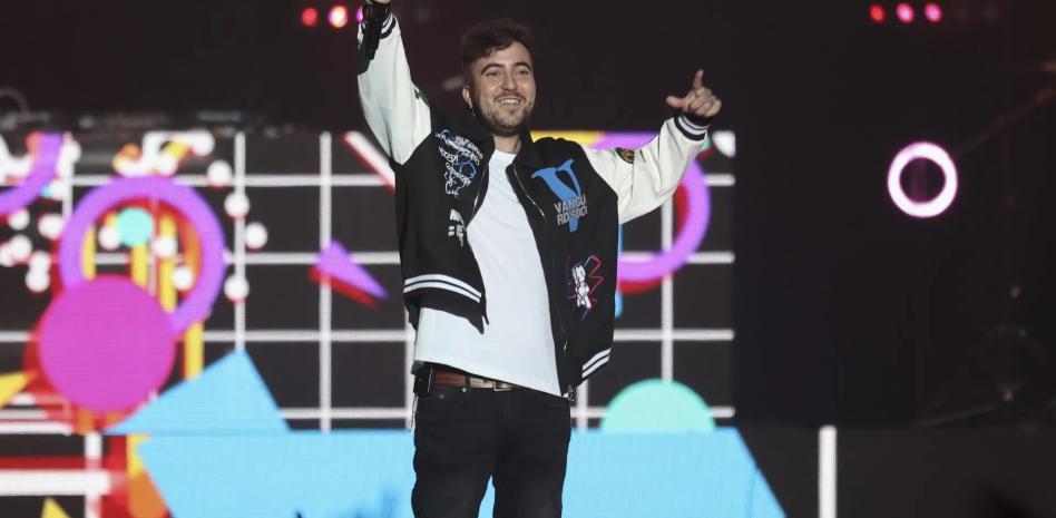 Beret: el cantautor que nació como amateur en Youtube debutará este martes en Santo Domingo