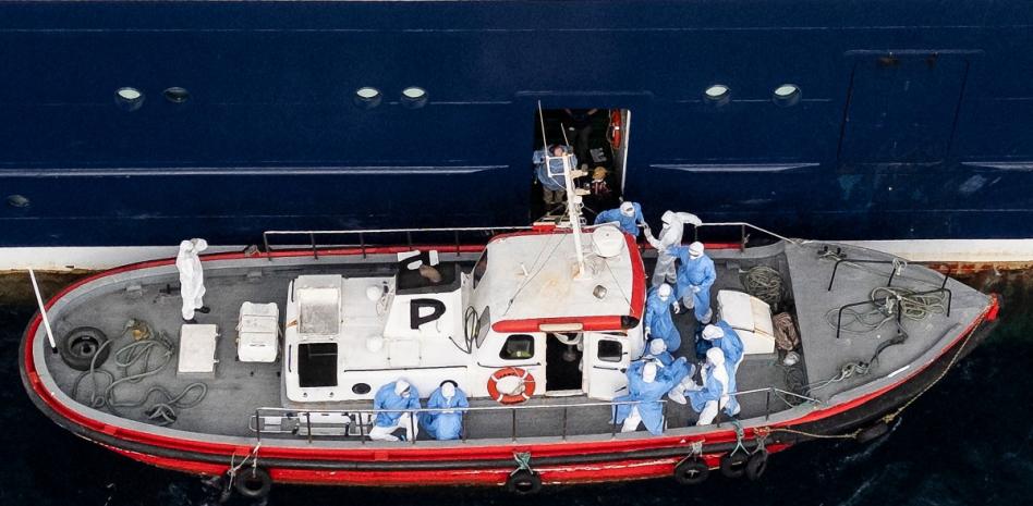 Evacúan tres personas de crucero con posible brote de hantavirus para ser atendidas en Países Bajos