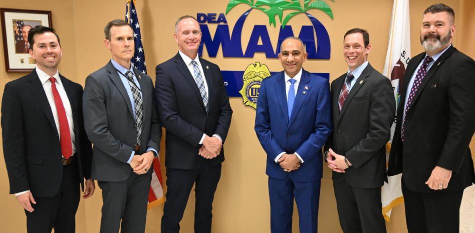 Presidente de la DNCD se reúne con DEA en Miami