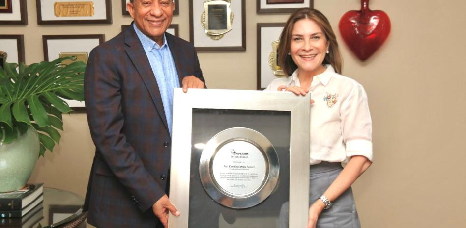 Club Los Prados reconoce alcaldesa Carolina Mejía en cena de gala por el 58 aniversario