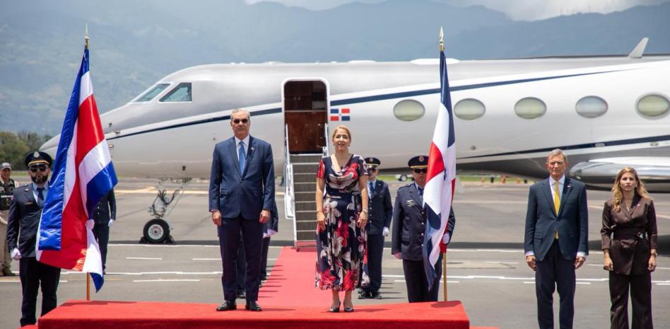 Abinader llega a Costa Rica para participar en investidura de Laura Fernández Delgado