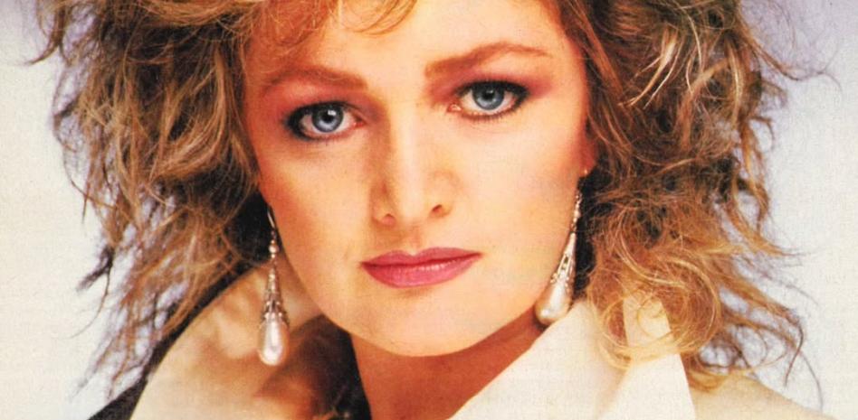 Bonnie Tyler sigue “gravemente enferma aunque estable”, confirma su equipo