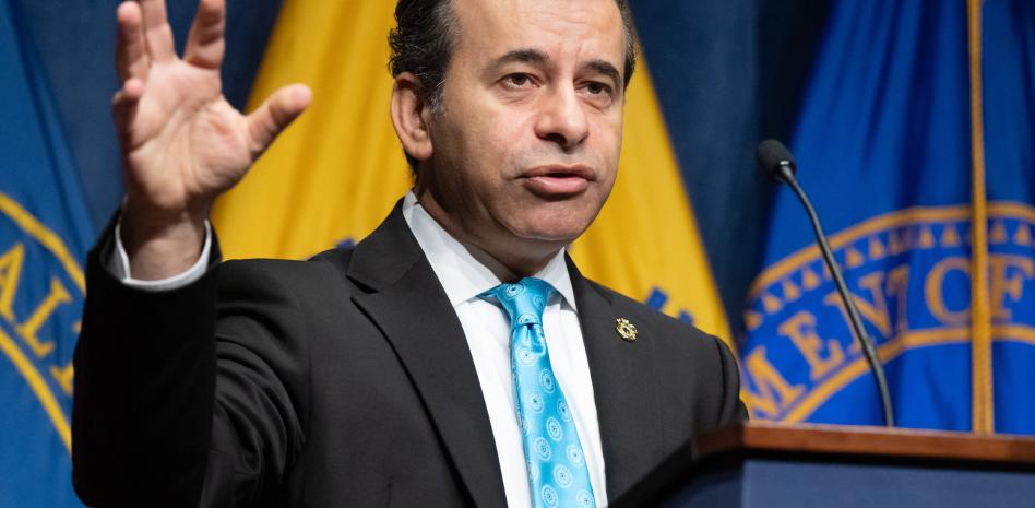 Renuncia el jefe de la Agencia de Medicamentos y Seguridad Alimentaria de EEUU