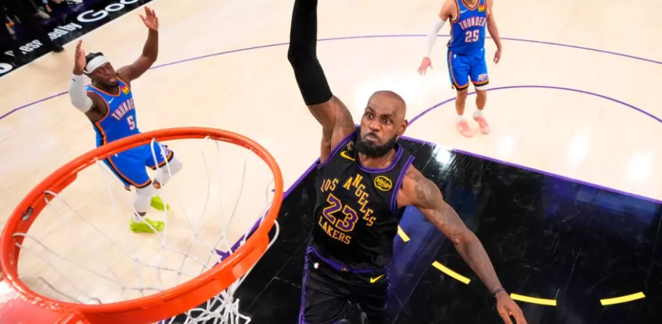 LeBron se tomará su tiempo para decidir si regresa para su temporada 24