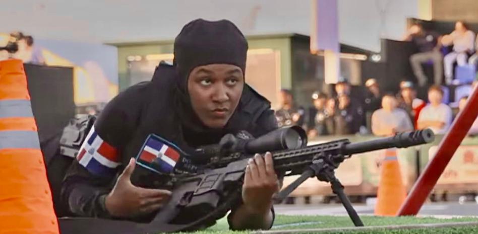 Mujer policía gana la medalla de oro en tiro con pistola de los Juegos Militares