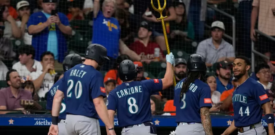 Con un grand slam de Canzone, Marineros vencen a Astros por novena vez seguida