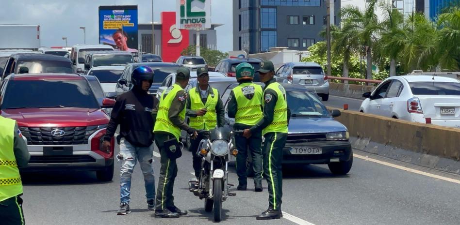 Digesett retiene motocicletas durante operativo en elevados y túneles del Gran Santo Domingo